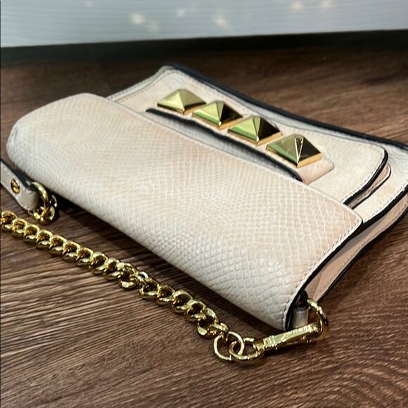 Elegant Linea Pelle Cream and Gold Chain Crossbody Bag - Picture 9 of 14